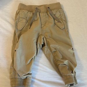 Toddler boy’s Baby GAP khaki joggers.
